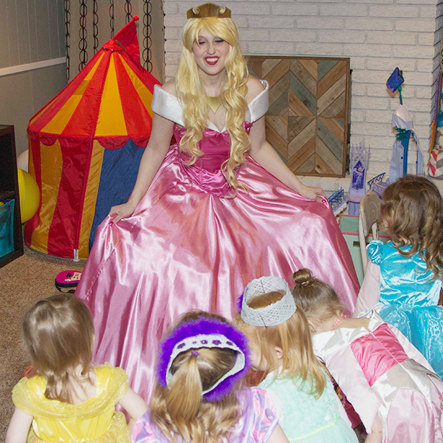 Sleeping Princess loves to play games! Play a game with Sleeping Princess and The Princess Party Co.
